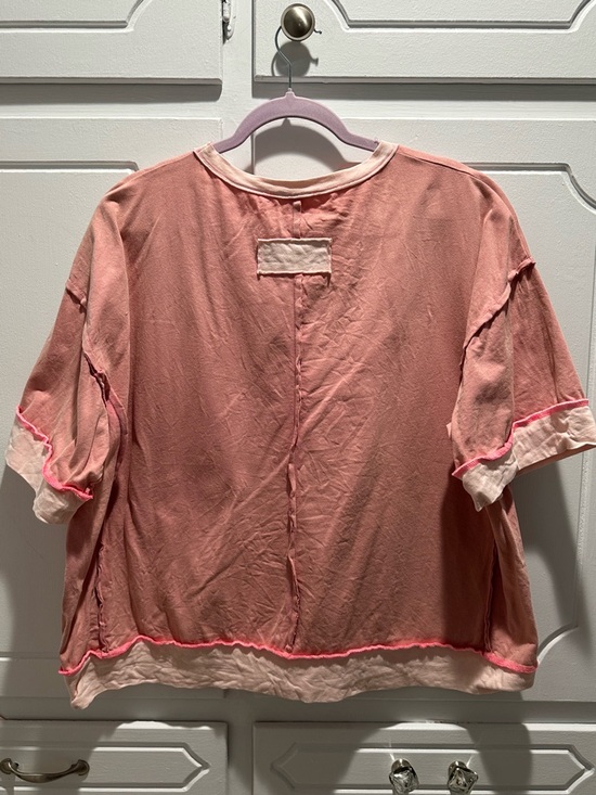 NWT- Easel mineral-washed cotton top, and a prominent floral star patch. - Picture 4 of 6